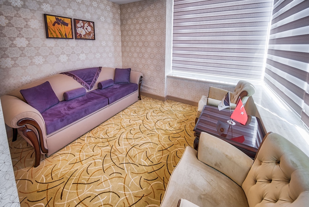 Deluxe Room, 1 King Bed photo 2