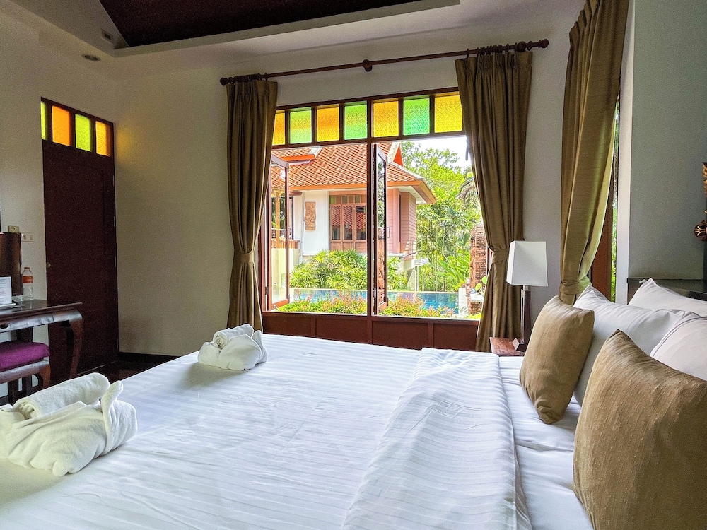 Comfort Villa, 1 King Bed, Kitchenette, Pool View photo 3
