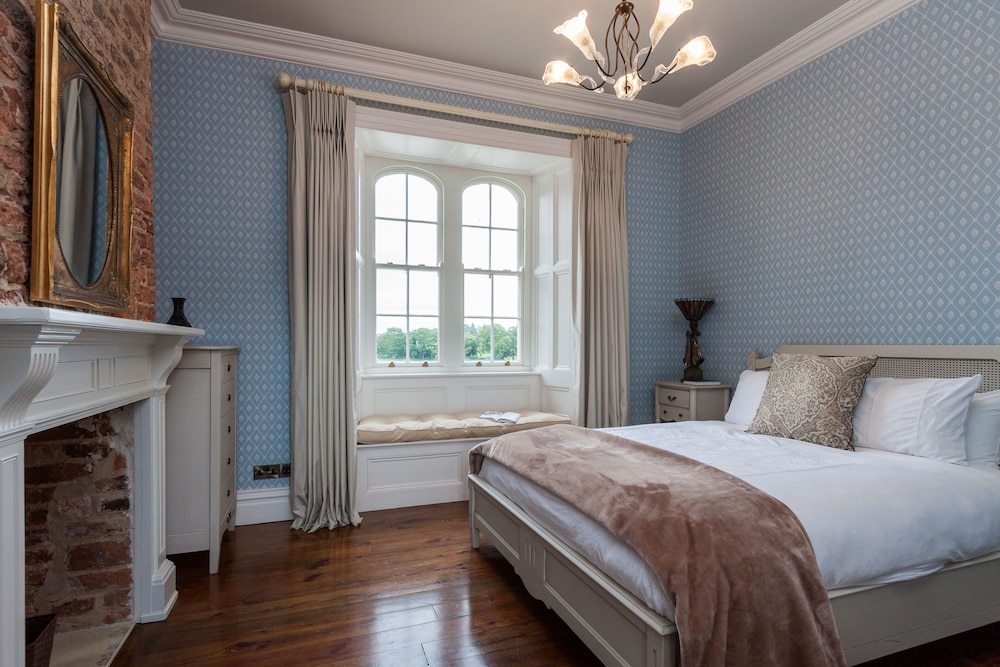Suite, Private Bathroom (Thornhill) photo 2