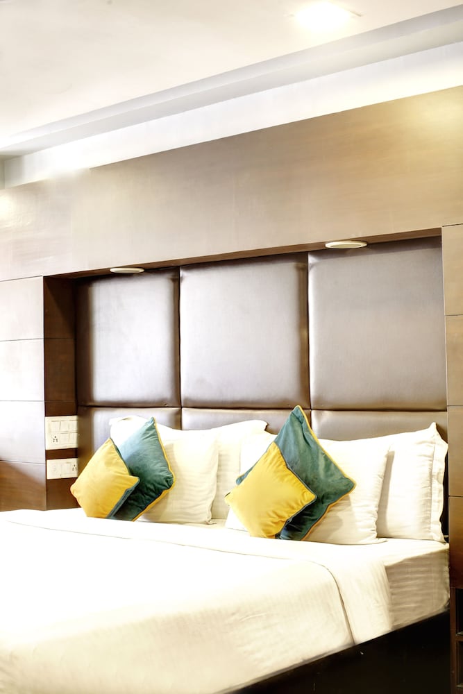 Club Room, 1 King Bed - Photo 2