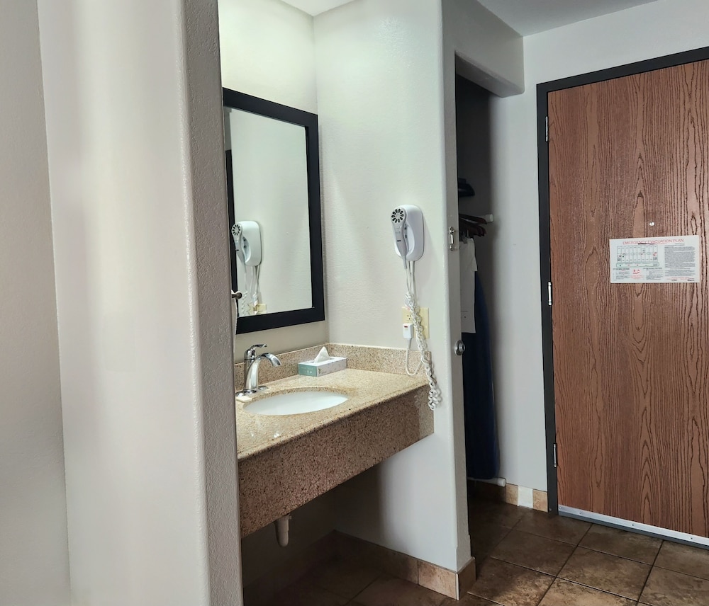 Room, 2 Queen Beds, Accessible, Non Smoking (Mobility/Hearing, Roll-In Shower) - Photo 3