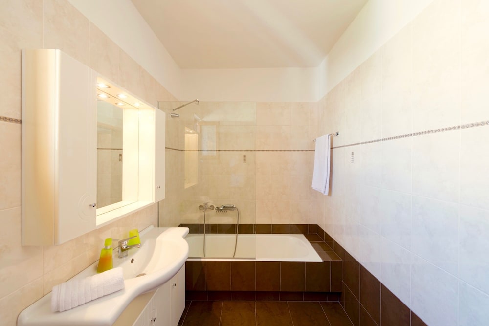 Villa, 6 Bedrooms, Private Pool, Beachfront photo 2