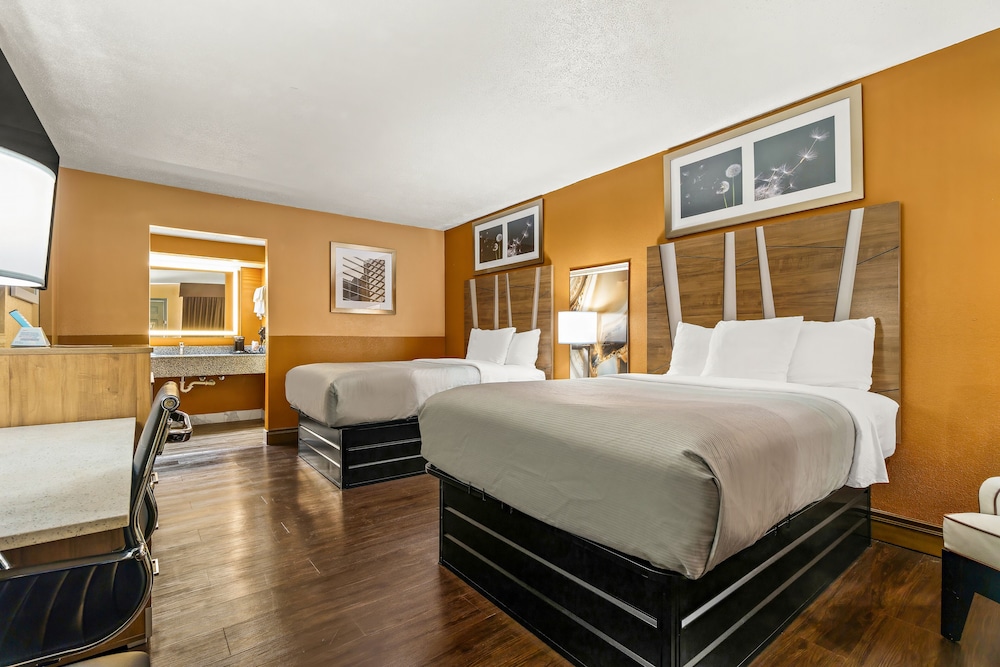 Standard Double Room, 2 Double Beds, Smoking - Photo 1