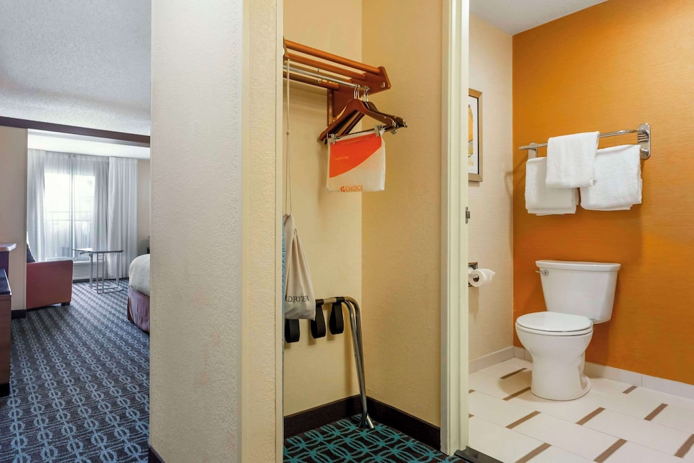 Room, 1 King Bed, Non Smoking (Efficiency) - Photo 2