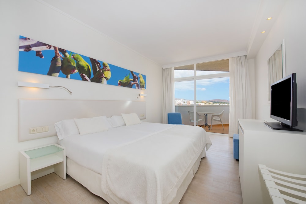 Standard Room, Balcony, Partial Sea View photo 3
