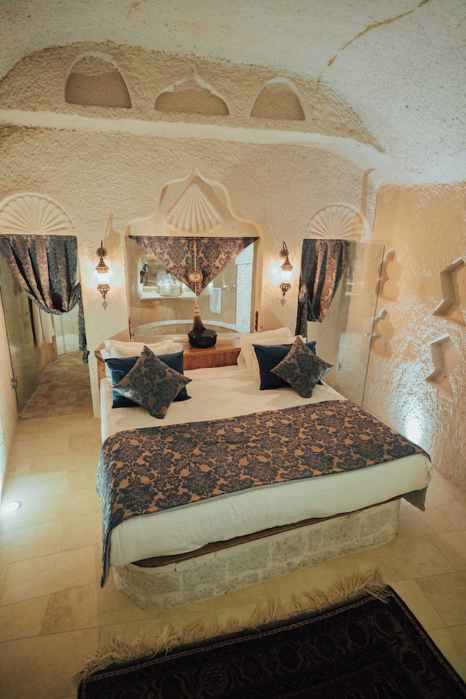 Deluxe Stone Suite with Stone - Photo 18