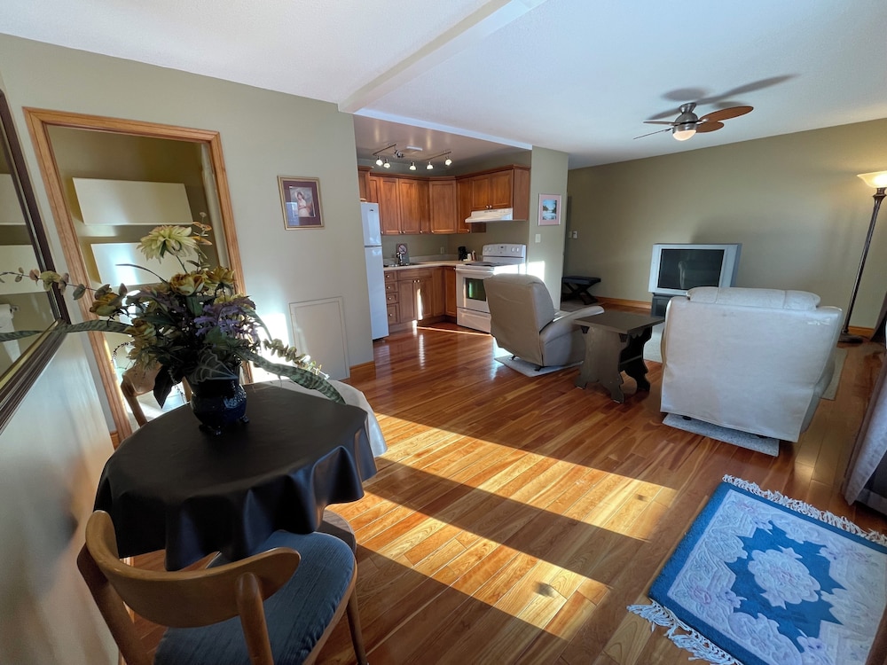 Room 4 photo 1