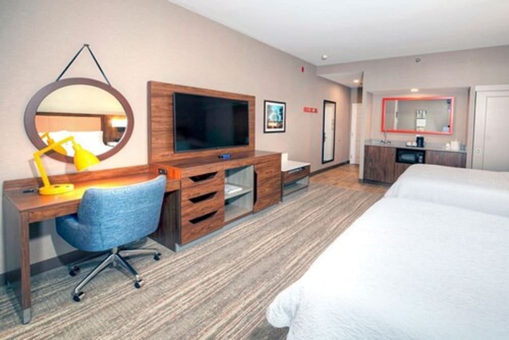 Room, 2 Queen Beds, Non Smoking - Photo 6