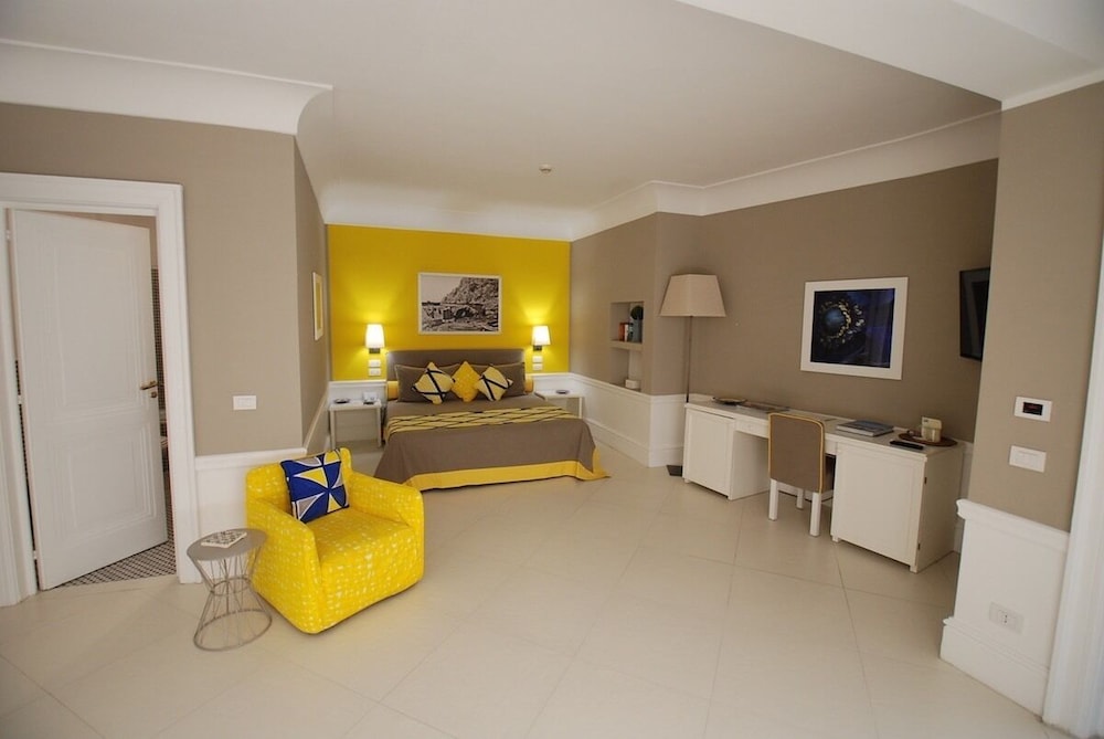 Junior Suite, Terrace, Hill View (Lemon)