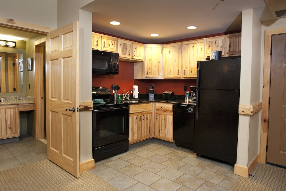 River Rock Suite (Waterpark Access Additional) - Photo 3