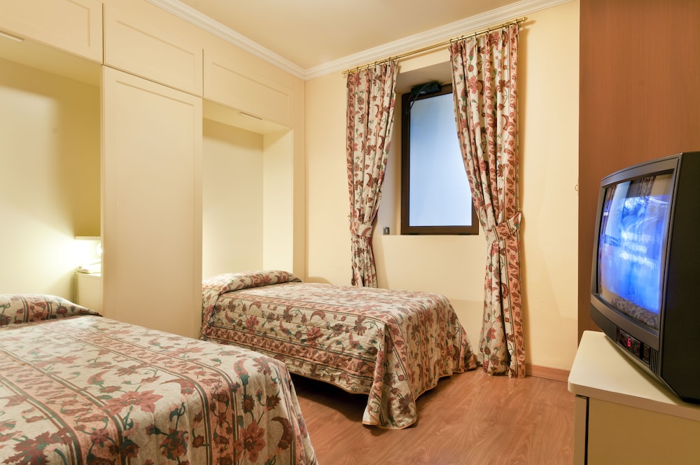 Apartment, 2 Bedrooms, Partial Lake View (5 pax) photo 2
