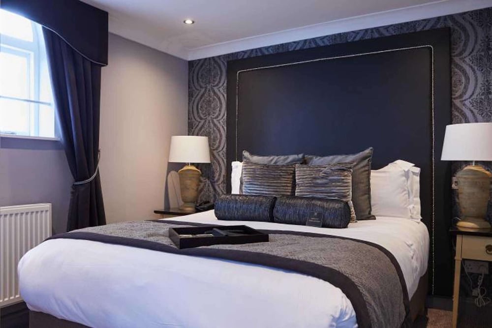 Junior Suite, 1 Double Bed, Non Smoking (with Sofabed) photo 3