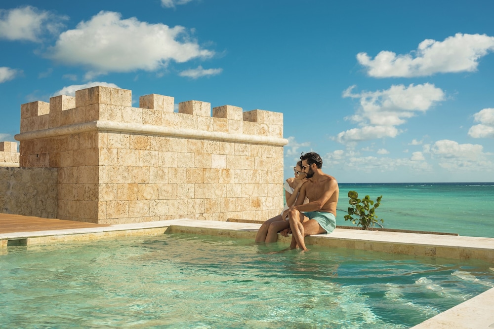 Honeymoon Suite, 1 King Bed, Private Pool, Ocean View (castle)