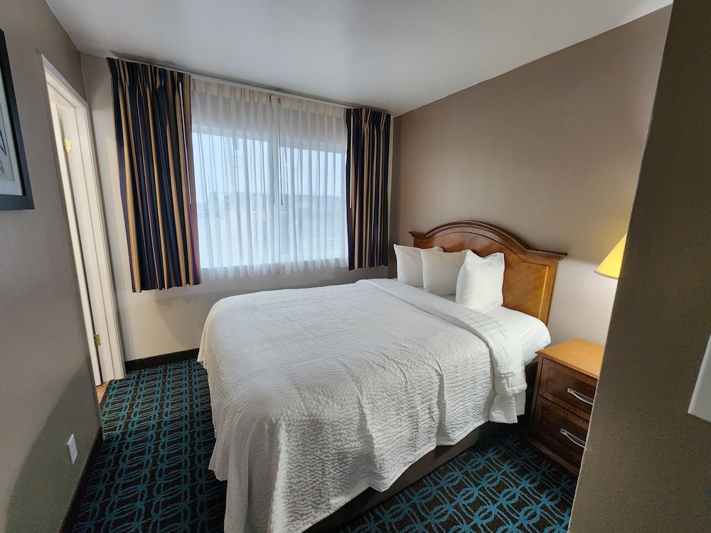 Suite, 2 Queen Beds, Non Smoking photo 3