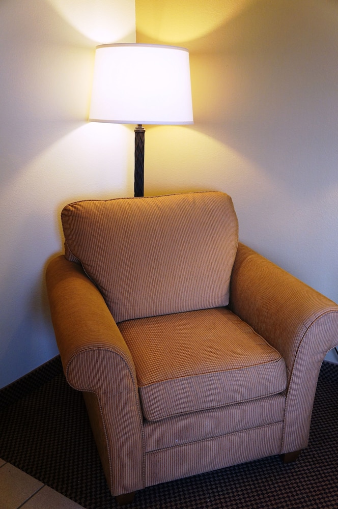 Room, 1 King Bed, Non Smoking (First Floor) photo 2