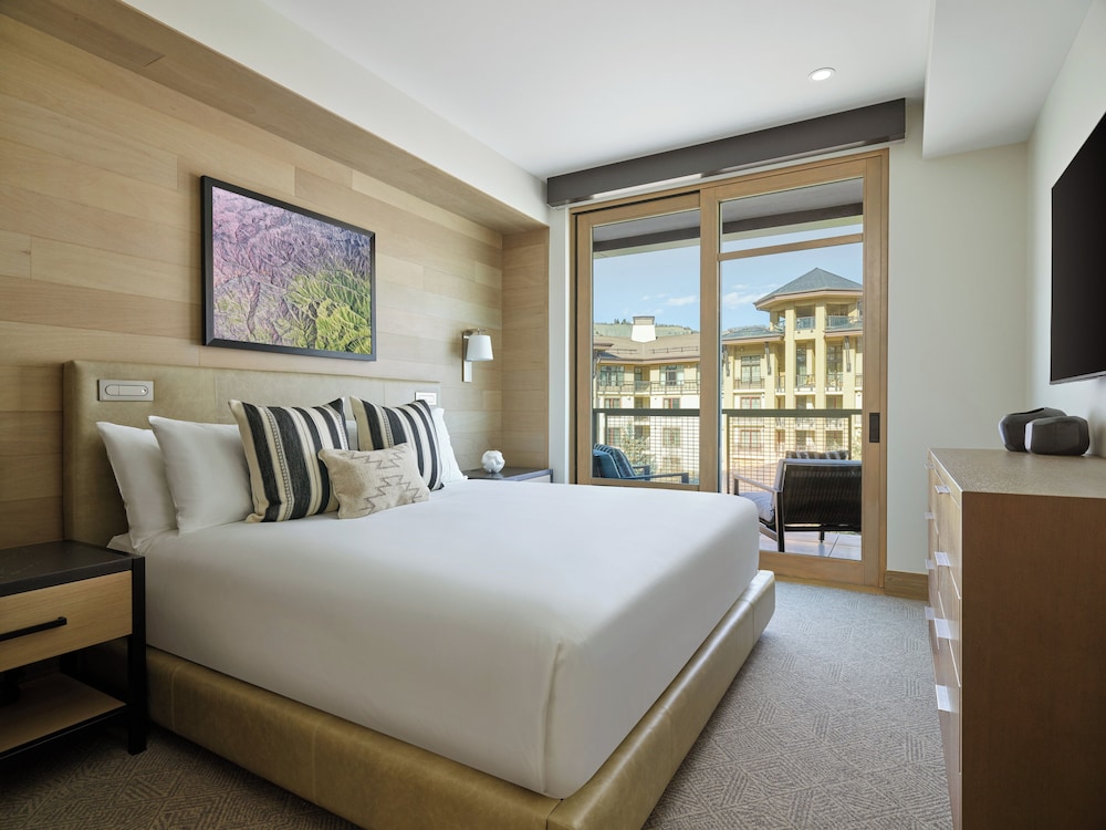 Mobility Accessible Cirque One Bedroom Premium Residence, Transfer Tub photo 1