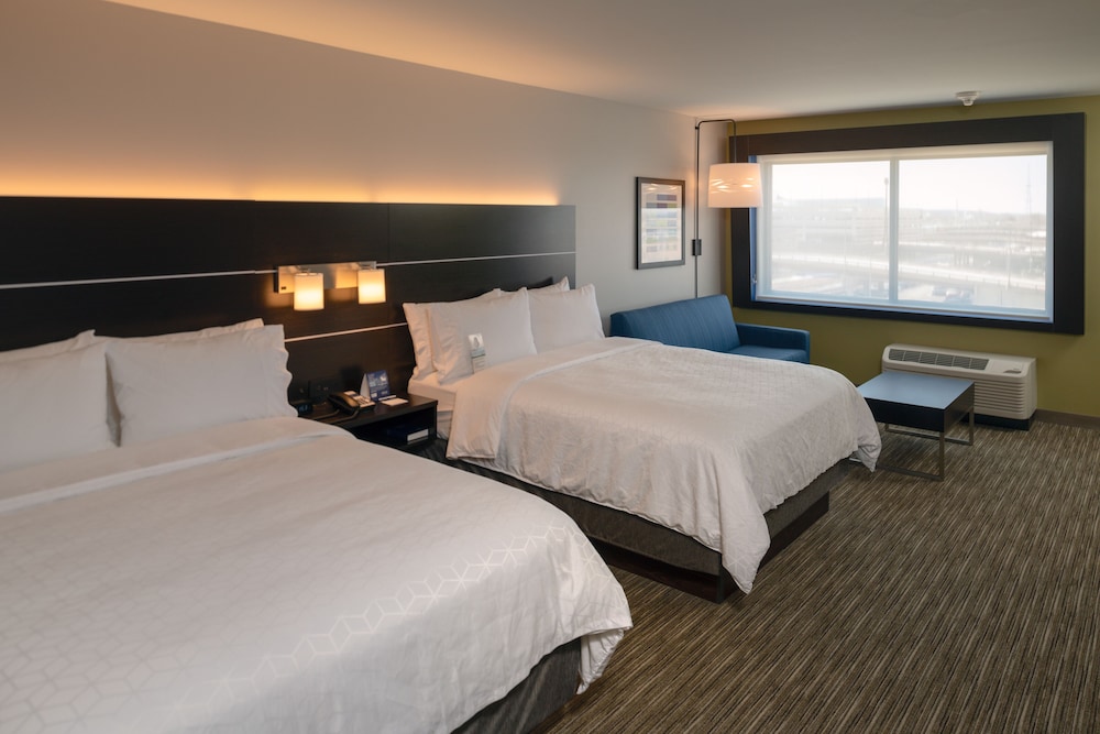 Suite, 2 Queen Beds, Roll-in Shower (Comm, Roll Shwr) photo 1