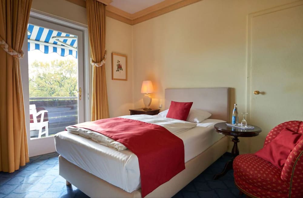 Single Room, Lake View