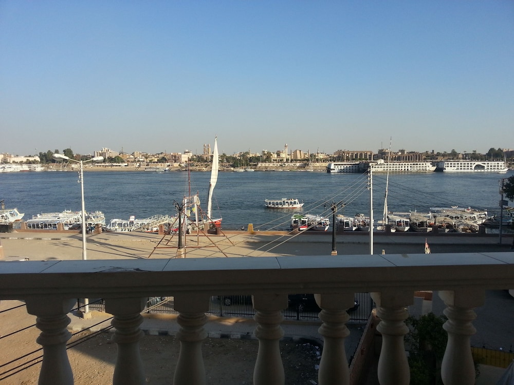 Family Suite, 2 Bedrooms, Smoking, River View photo 1