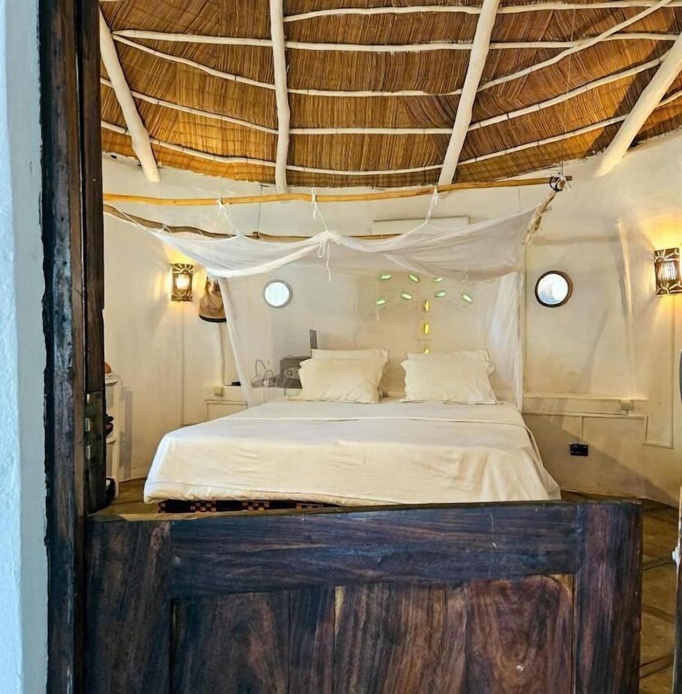 Family Cabin, 2 Bedrooms, Ocean View, Sea Facing photo 2