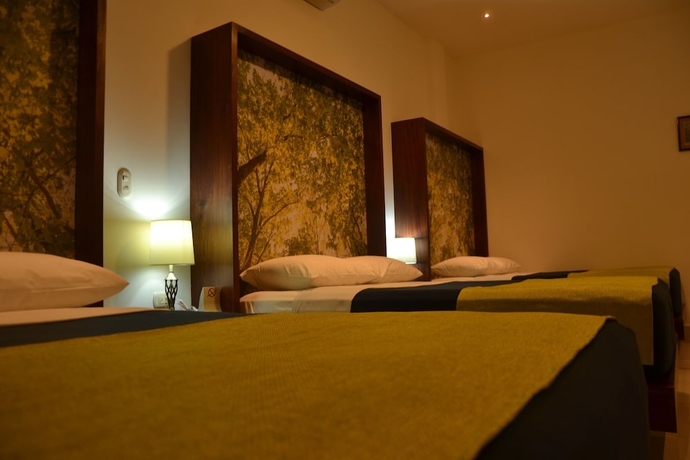 Business Triple Room, 1 Bedroom photo 2