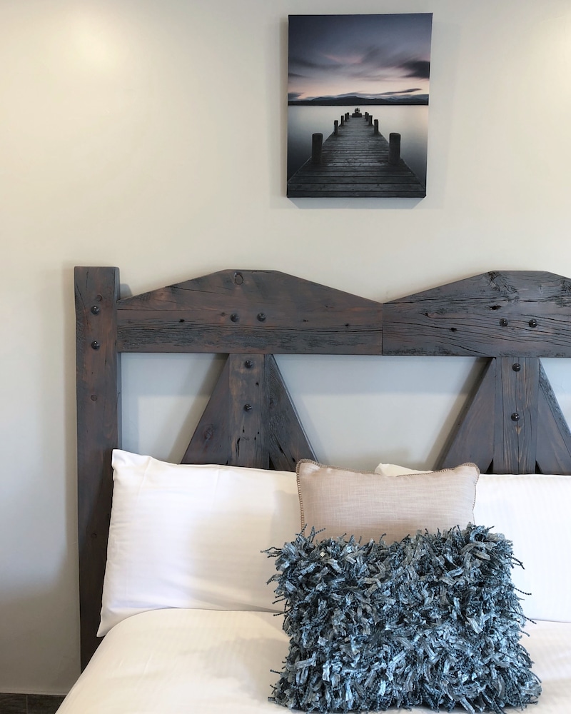 Deluxe Room, 1 Queen Bed photo 1