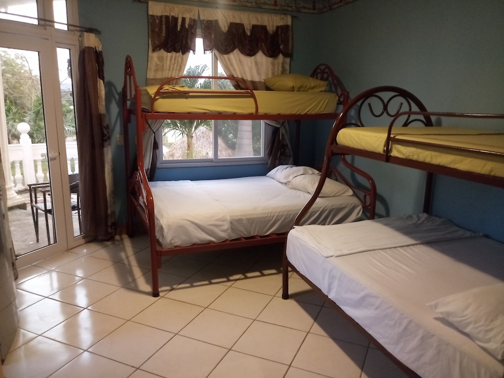 Family Single Room, Beach View, Garden Area photo 2
