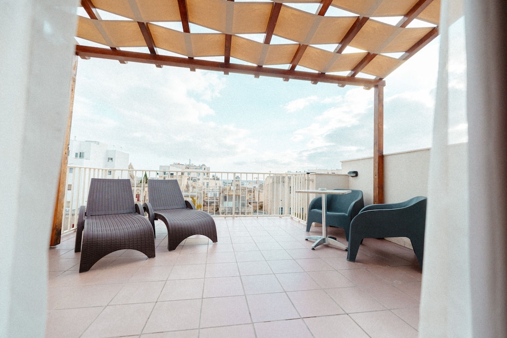 Deluxe Suite, Terrace photo 2