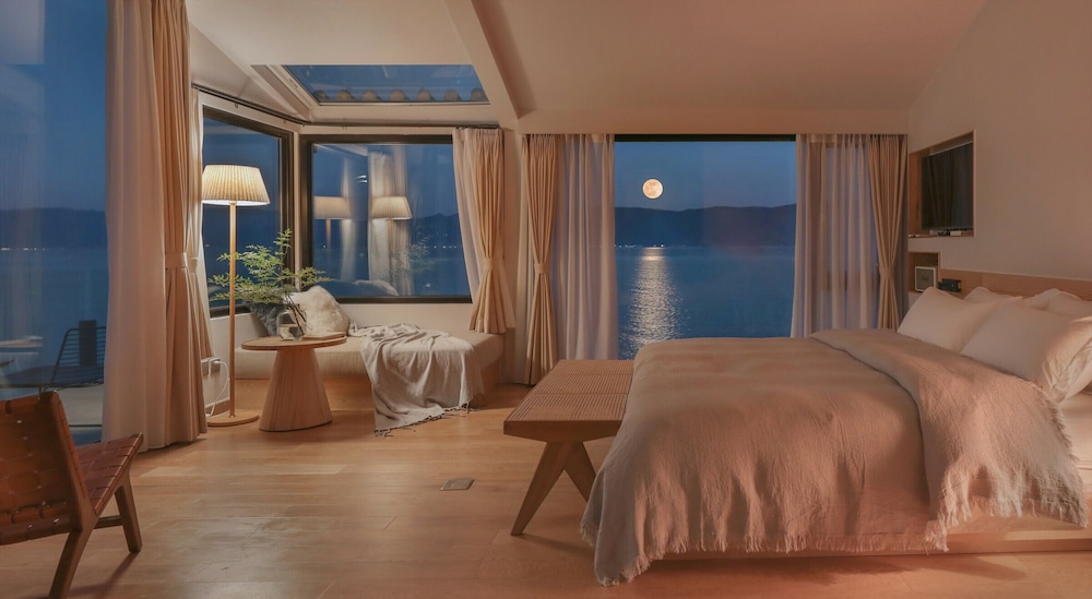 Panoramic Double Room, Balcony, Lake View