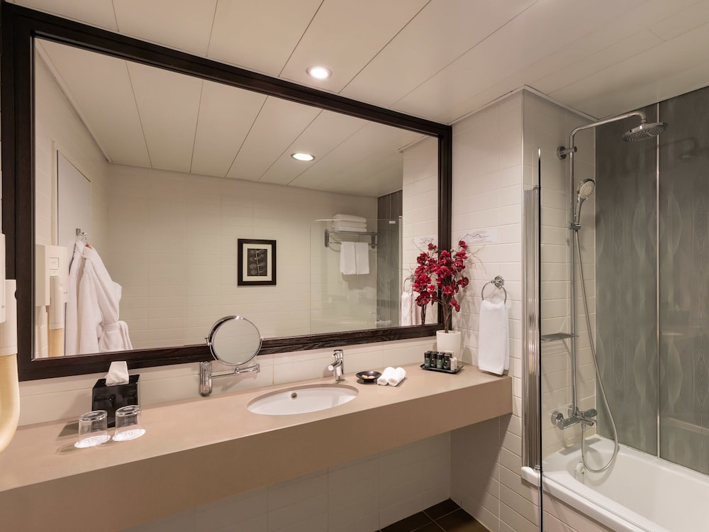 Executive Double or Twin Room With Kitchenette (club lounge access) - Photo 8