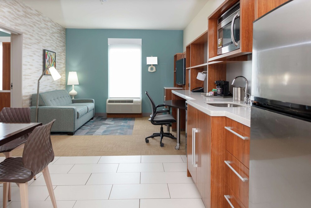 Suite, 1 King Bed, Accessible (Hearing) - Photo 4