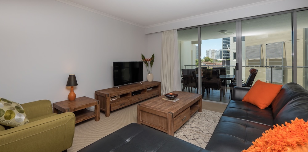 2 Bedroom 2 Bathroom Apartment - Photo 7