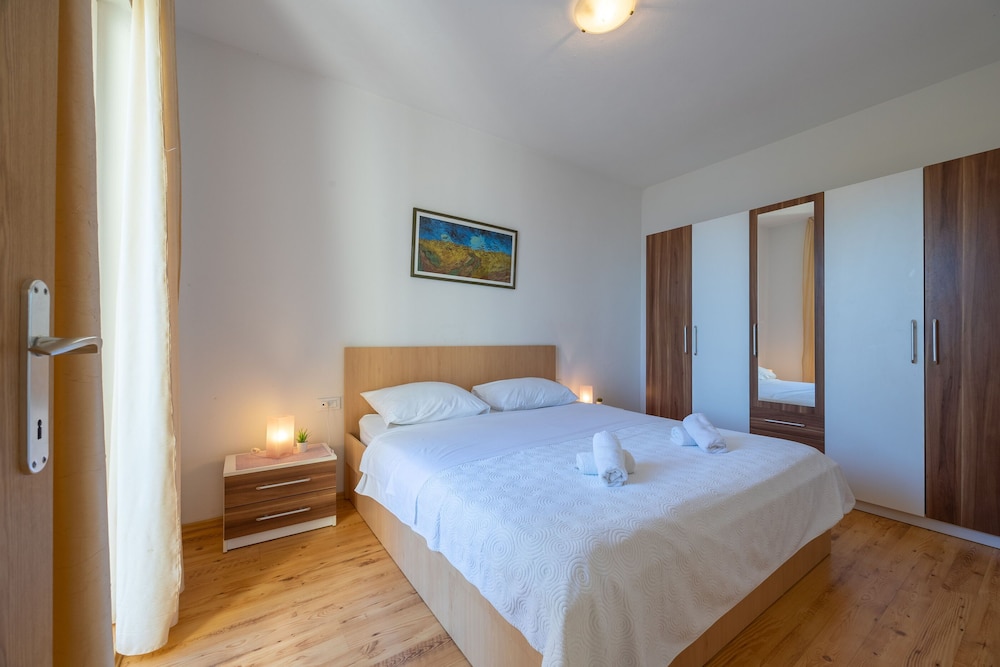 Apartment (A2)