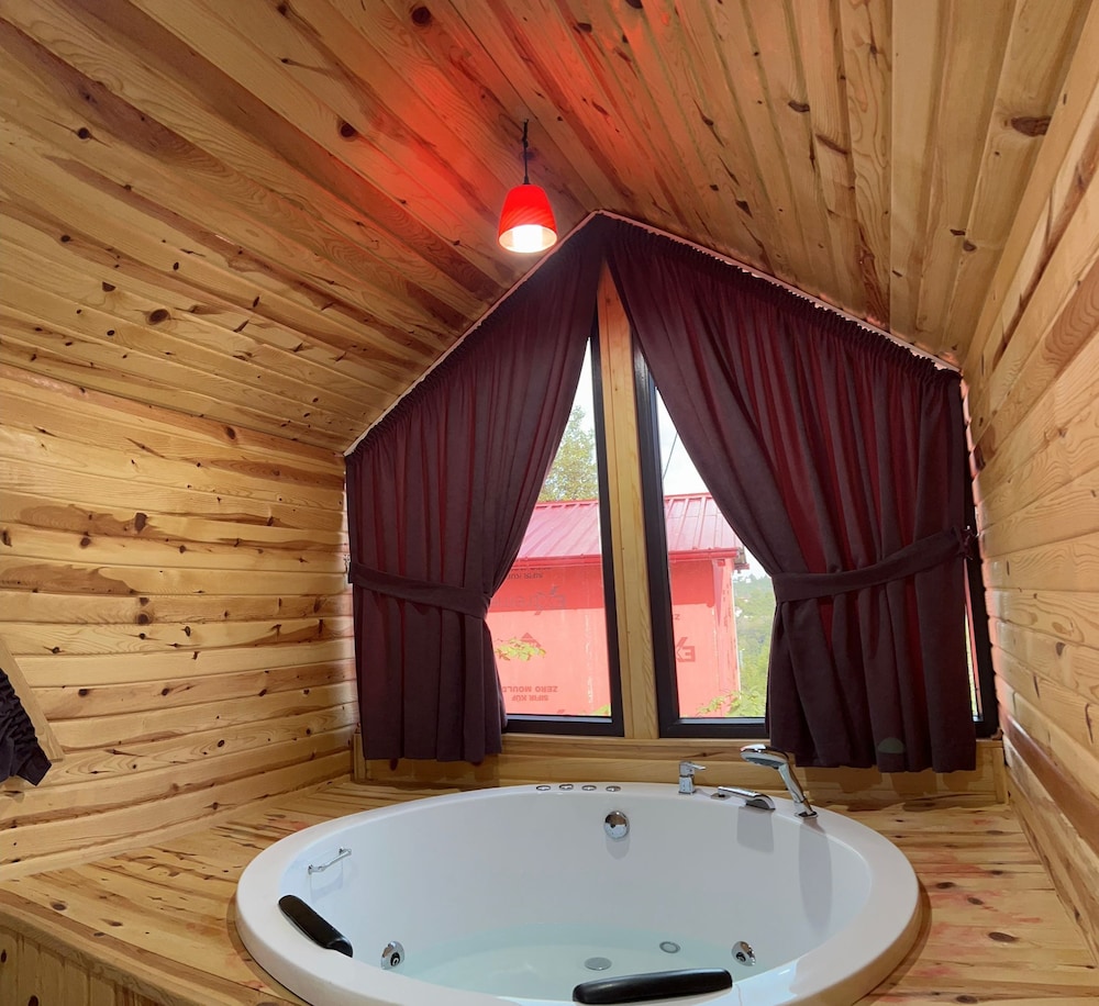 Honeymoon Cottage photo 2