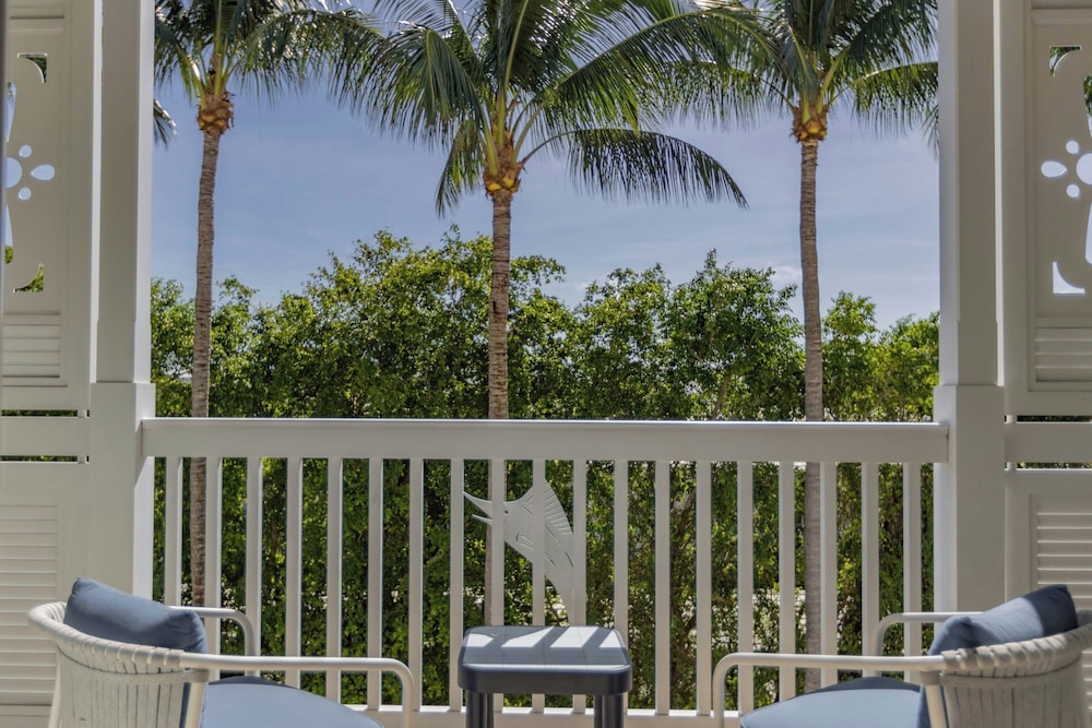 Room, 2 Queen Beds, Balcony, Pool View - Photo 2