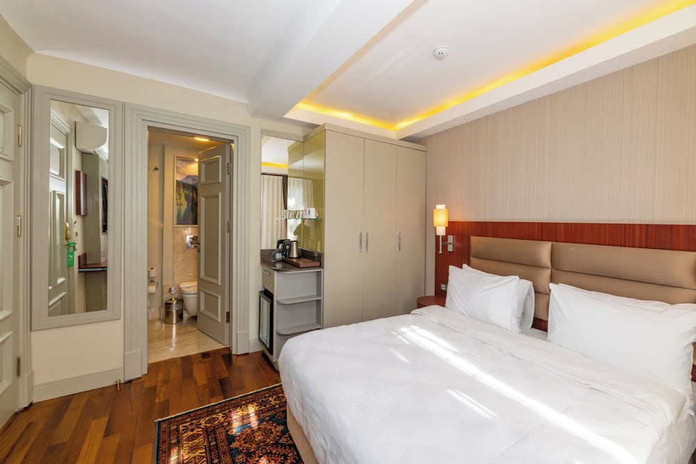Economy Room