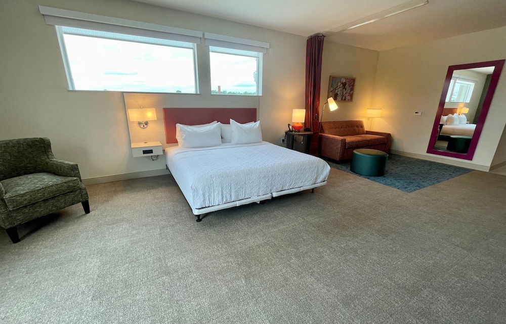 Studio Suite, 1 King Bed, Non Smoking photo 3