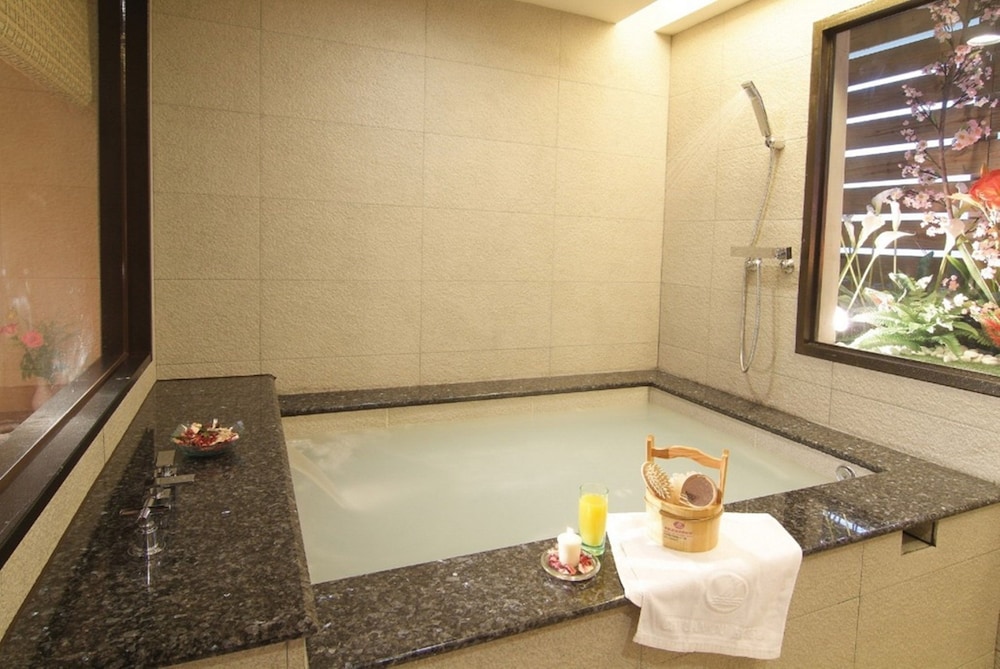Green Travel Room - Spring Suite