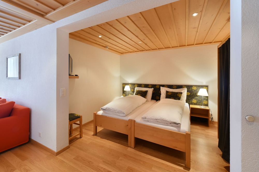 Junior Suite (south)