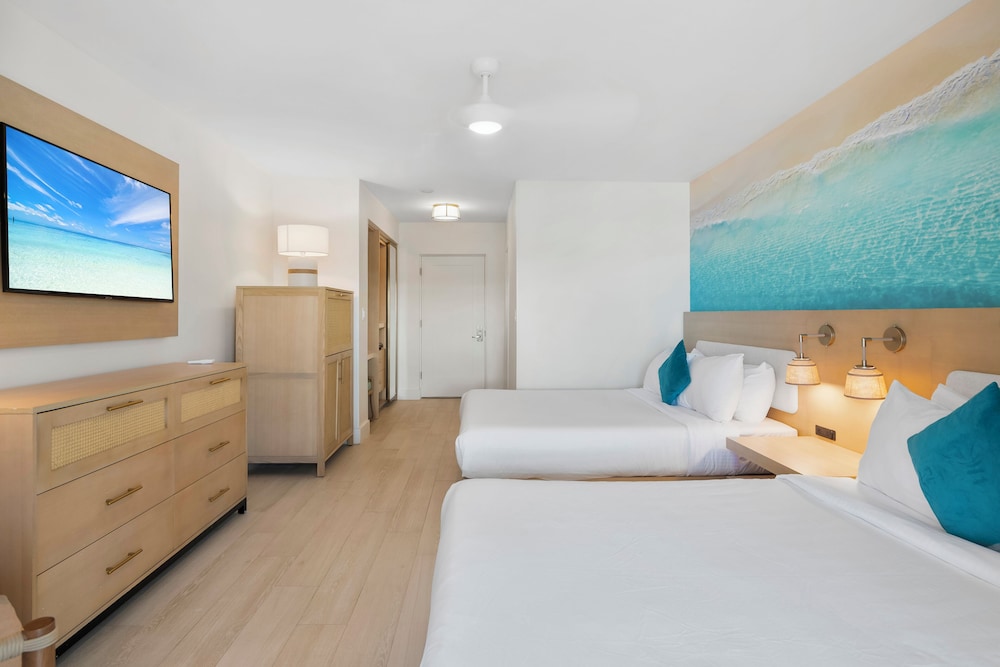 Room, 2 Queen Beds, Balcony, Partial Ocean View photo 2