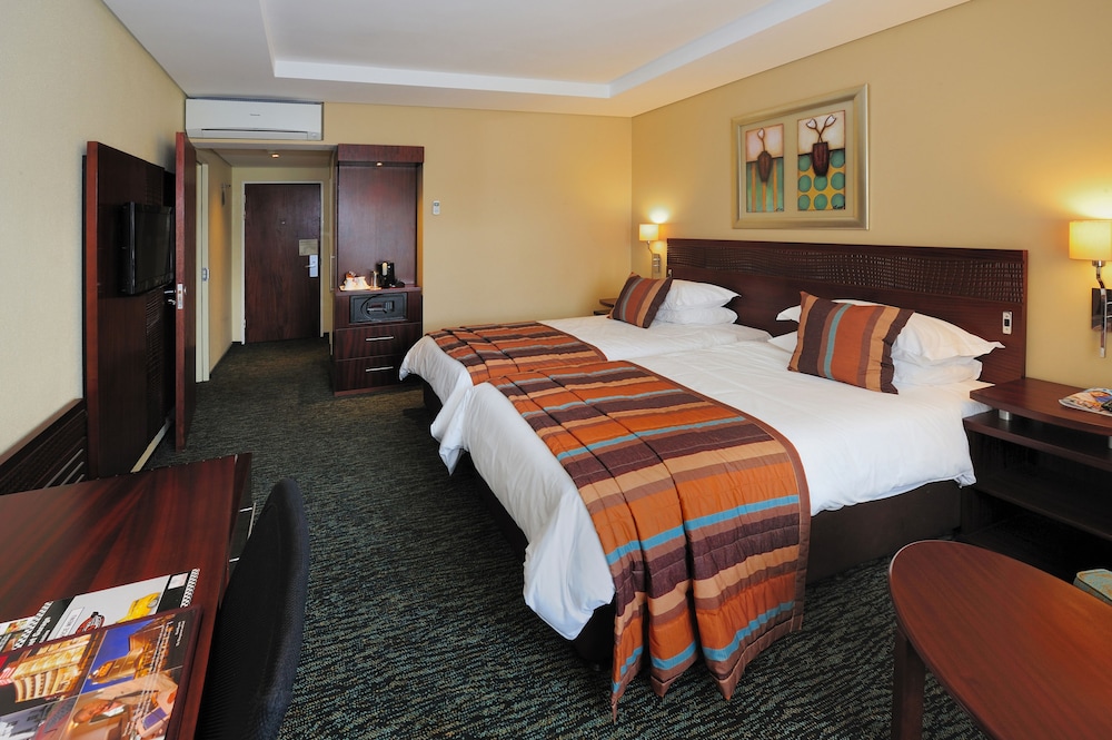 Twin Room, Smoking