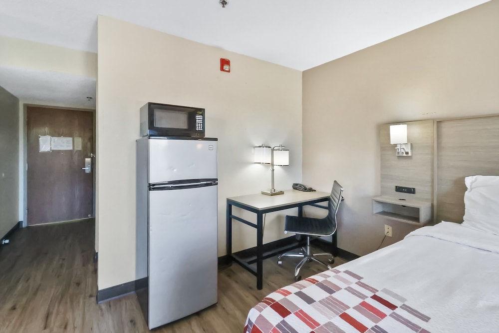 Suite, Non Smoking (2 king beds) - Photo 5