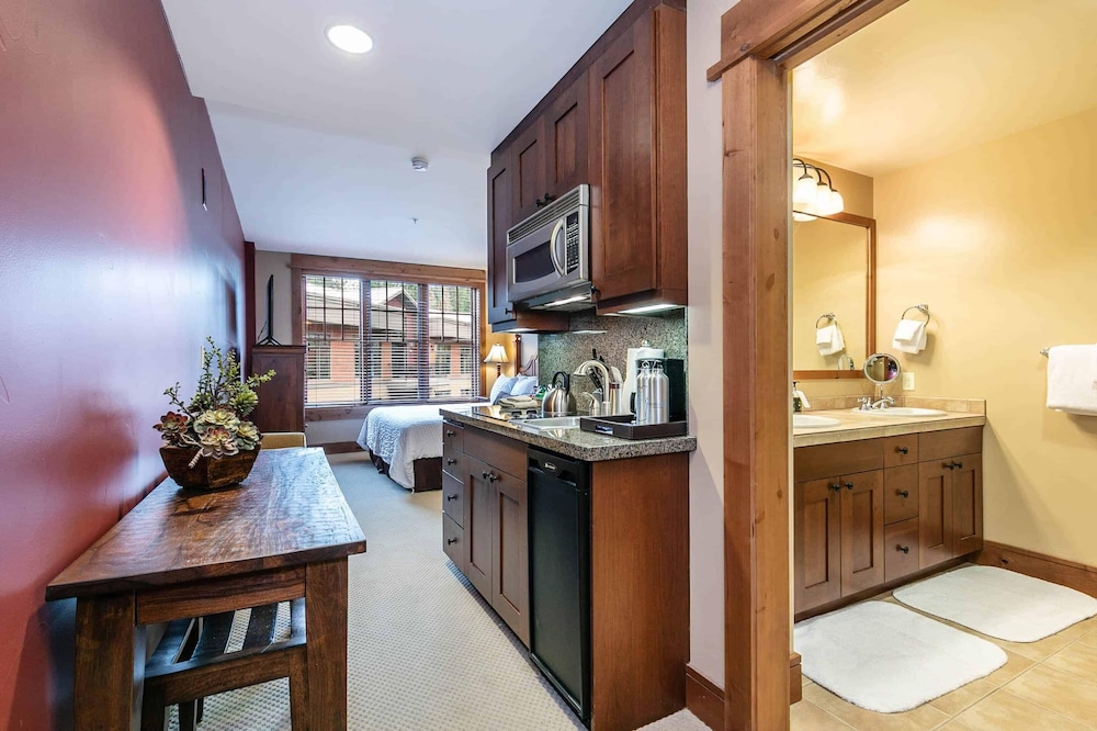 2 Bedroom - Catamount Lodge 201 photo 2