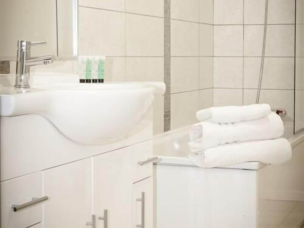 Standard Suite, Ensuite (Room 15) photo 3