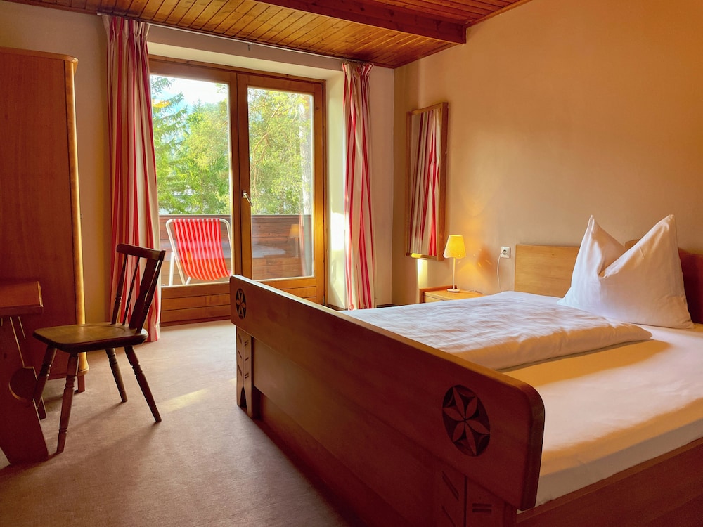 Traditional Double Room Single Use, Mountain View photo 1