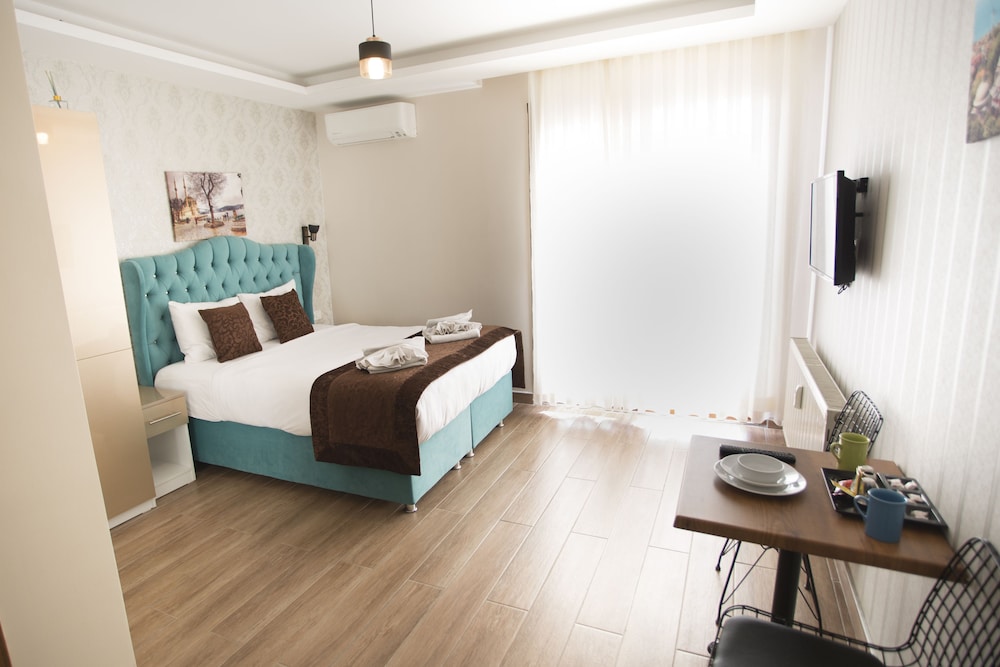 Junior Loft, 1 Queen Bed photo 1