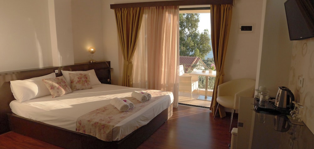 Deluxe double room with sea view photo 2