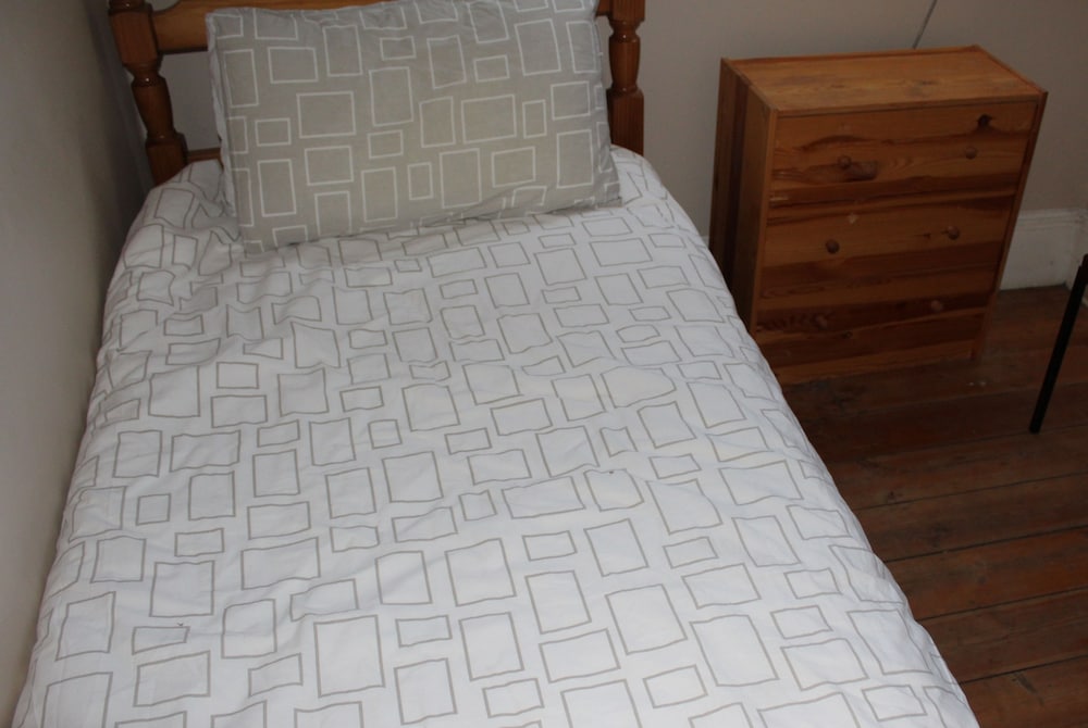 Basic Single Bed Room 4