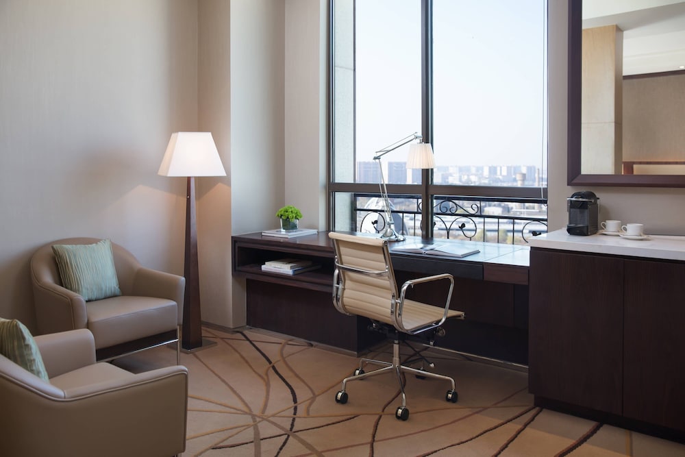 Executive Room, 1 King Bed, City View photo 3