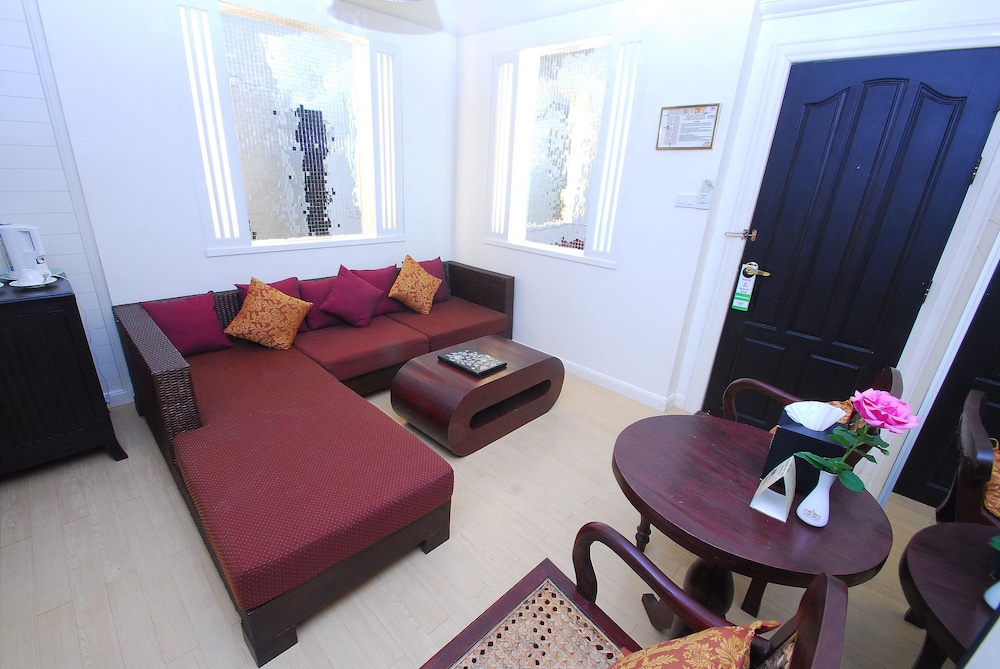One Bedroom Suite - Photo 4